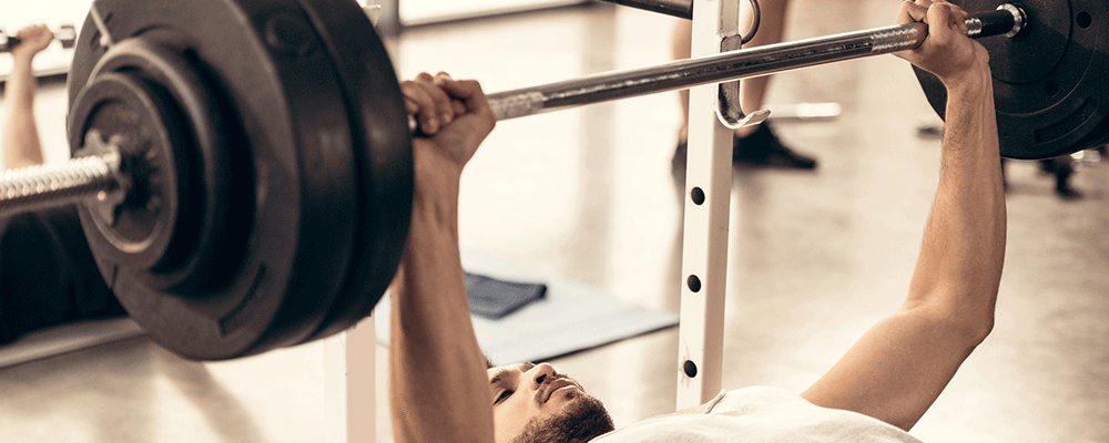 beta-alanine benefits: male bench pressing
